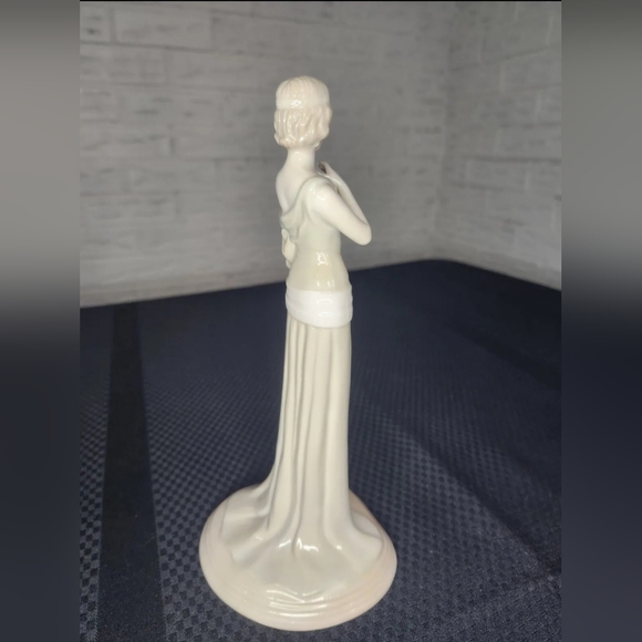 Porcelain Flapper Girl Figurine - Picture 5 of 10